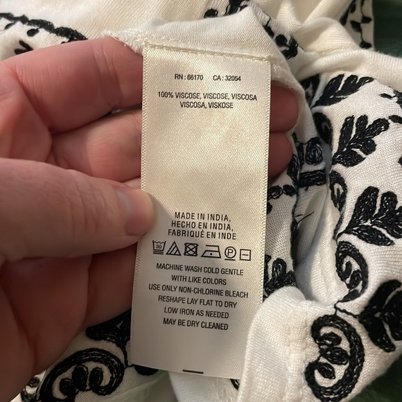 NWT Anthropologie Akemi+Kin Embroidered Sleeveless Top Antique White & Black XS - Picture 11 of 13